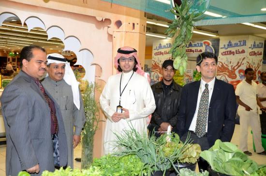 Bank staff at the Lulu Hypermarket